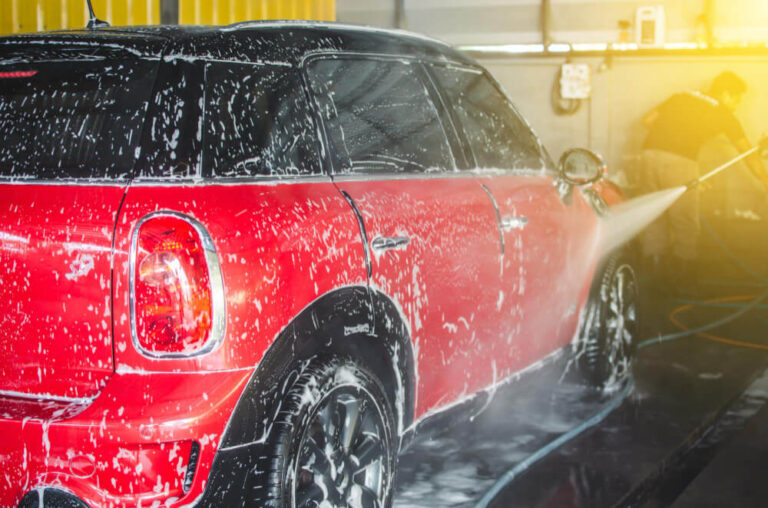 Najlepsze sposoby mycia samochodu – kompleksowy przewodnik